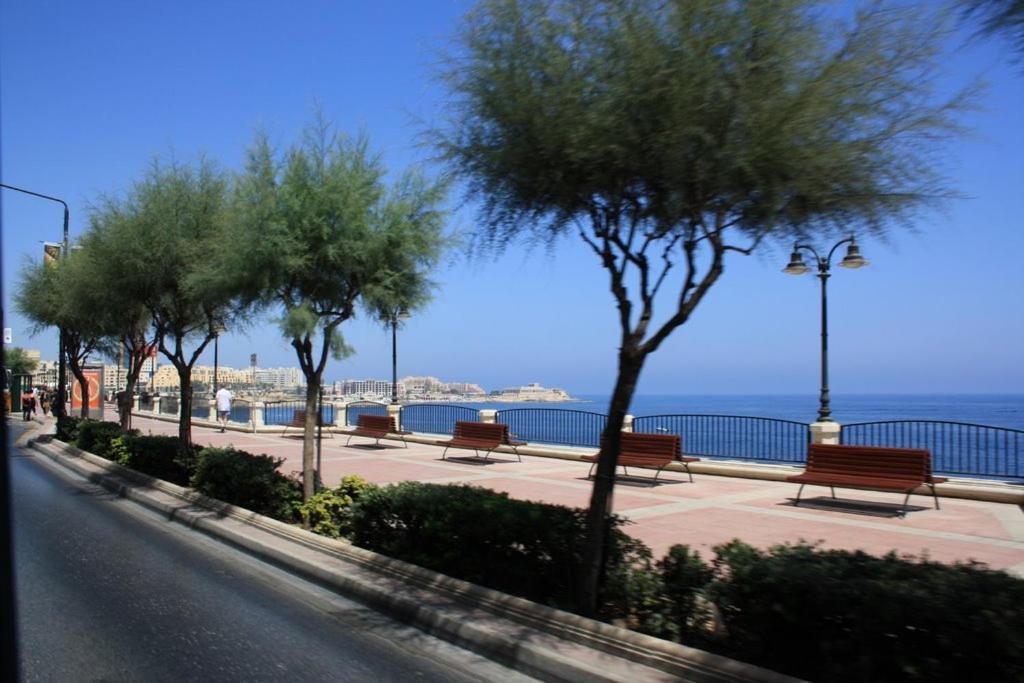Modern Apartment In The Best Location, Perfect For Families Sliema Extérieur photo
